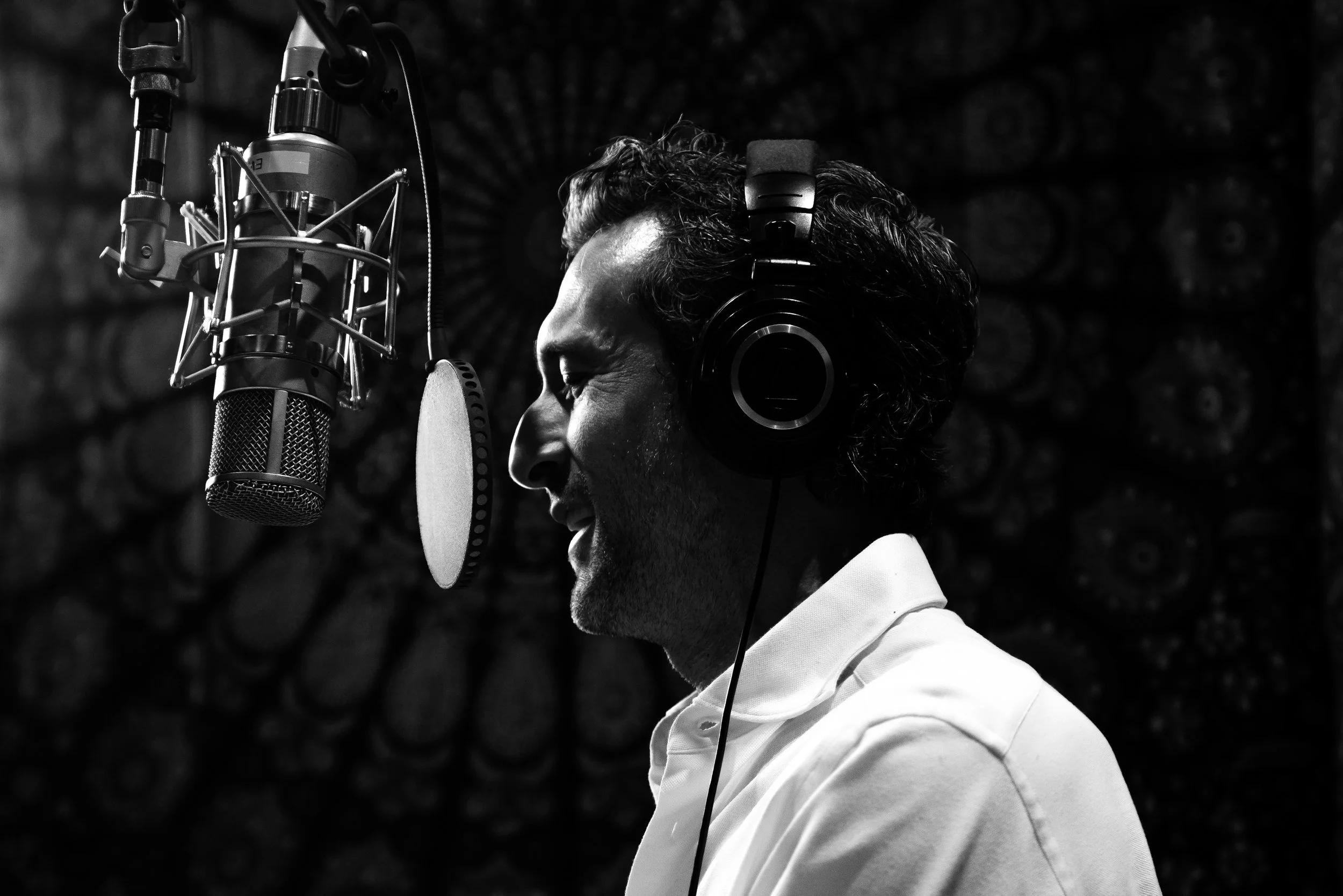 Singer. — AARON LAZAR